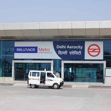 Airport Hotel Edge Home Stay New Delhi Buitenkant foto