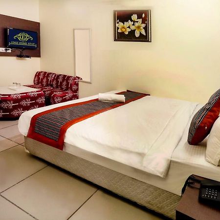 Airport Hotel Edge Home Stay New Delhi Buitenkant foto