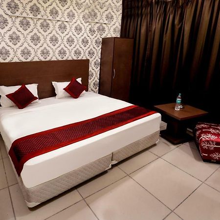 Airport Hotel Edge Home Stay New Delhi Buitenkant foto