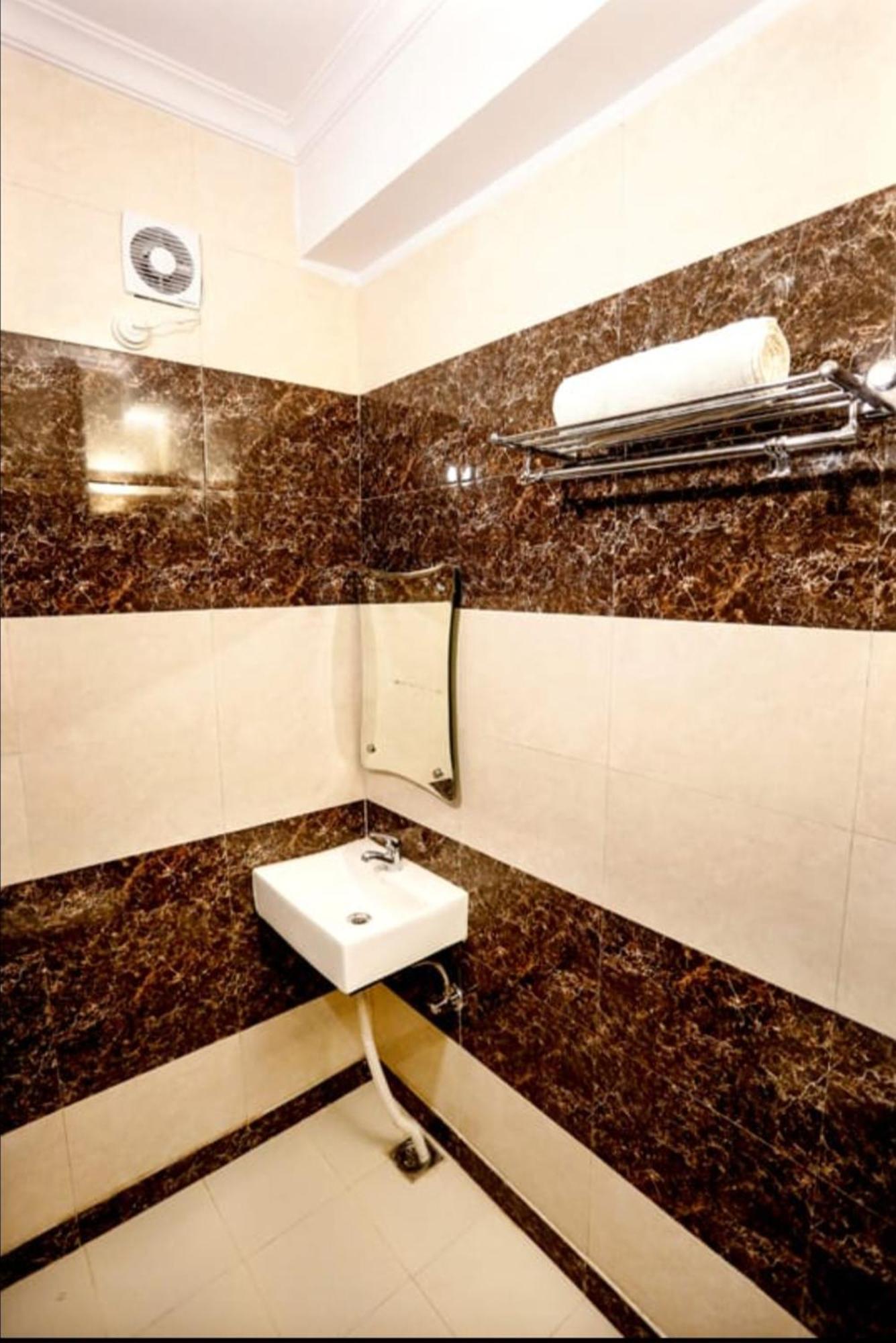 Airport Hotel Edge Home Stay New Delhi Buitenkant foto