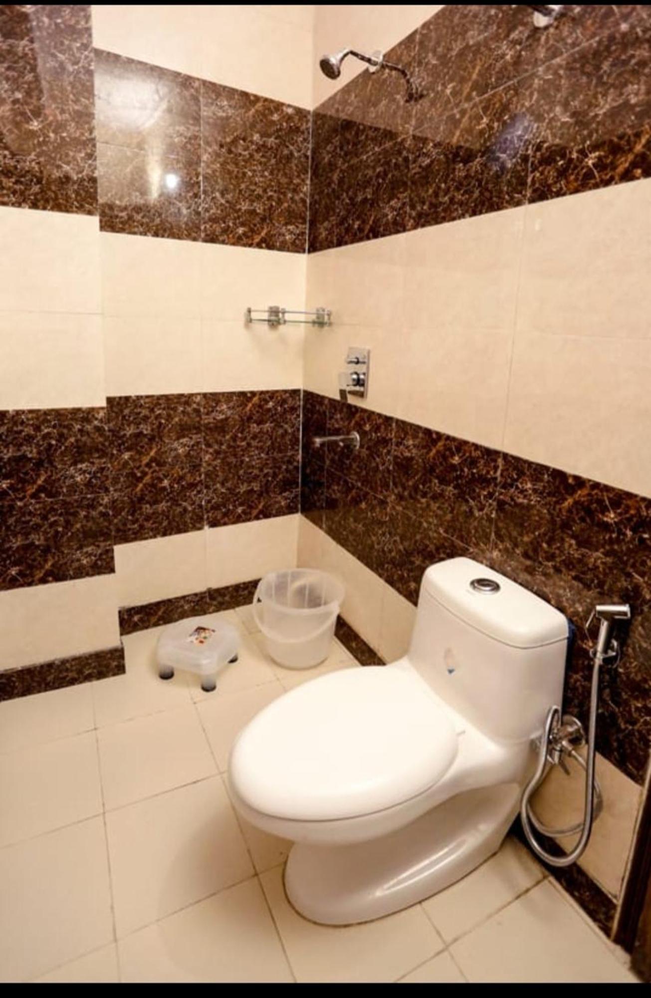 Airport Hotel Edge Home Stay New Delhi Buitenkant foto