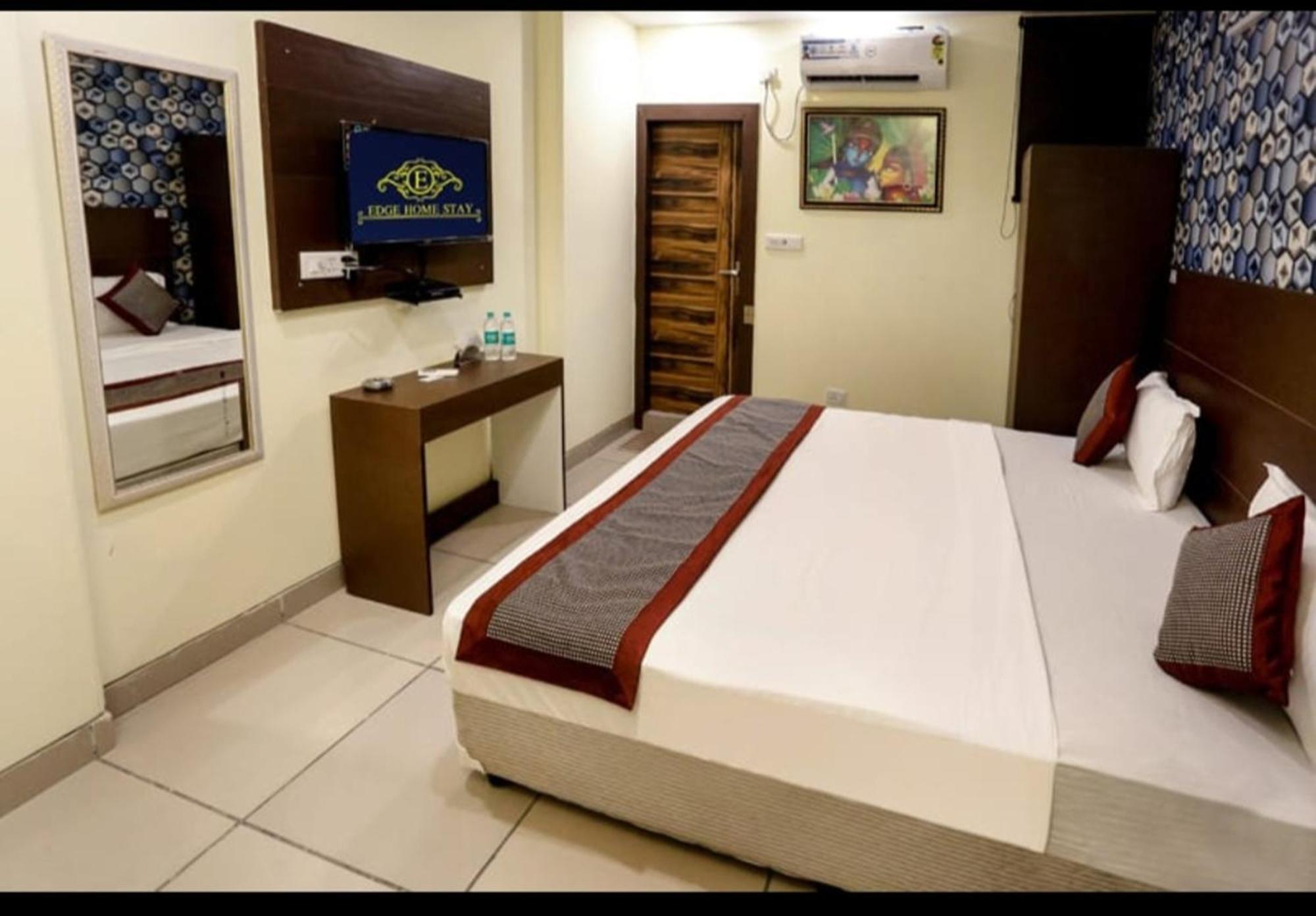 Airport Hotel Edge Home Stay New Delhi Buitenkant foto