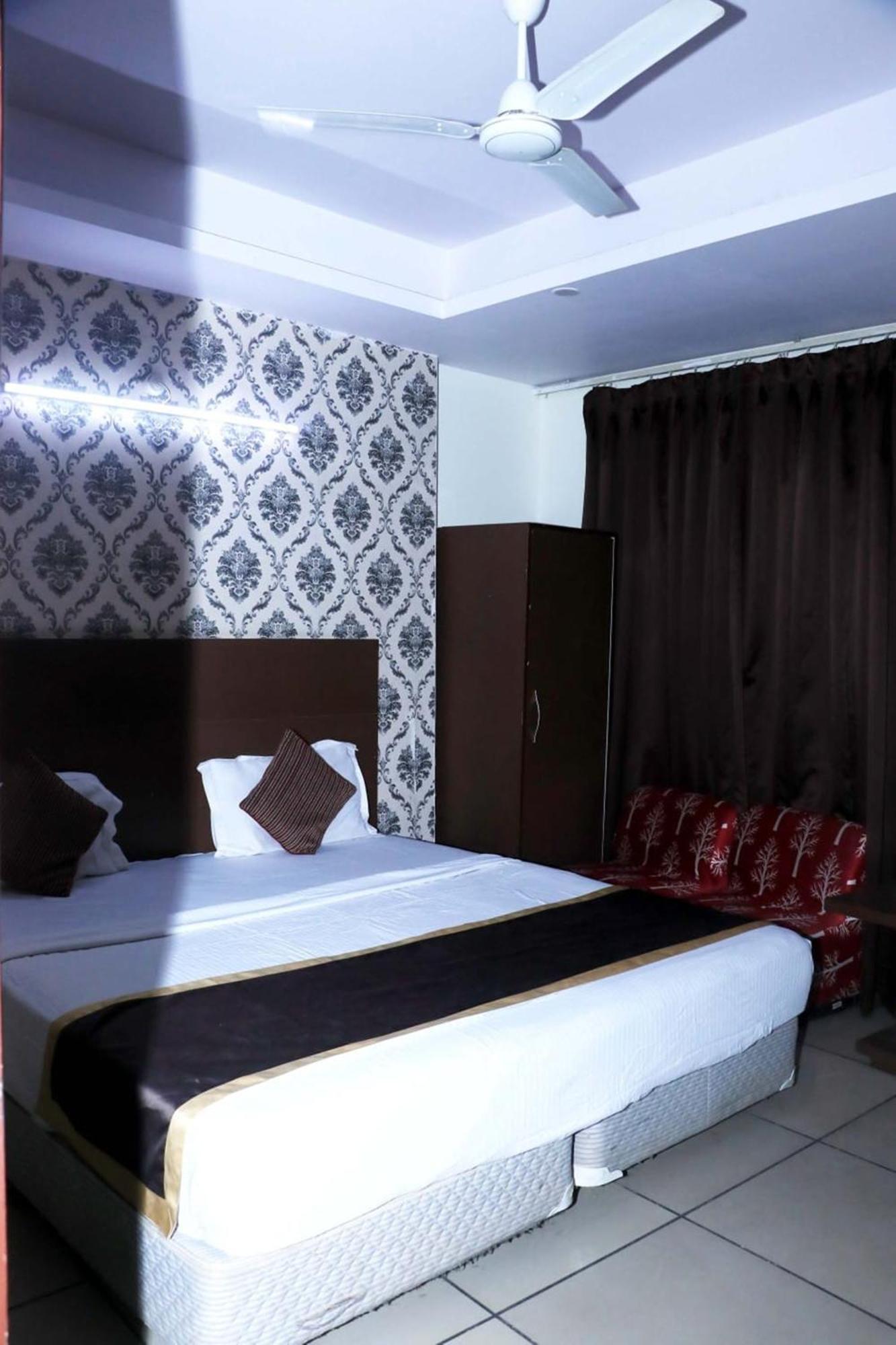 Airport Hotel Edge Home Stay New Delhi Buitenkant foto