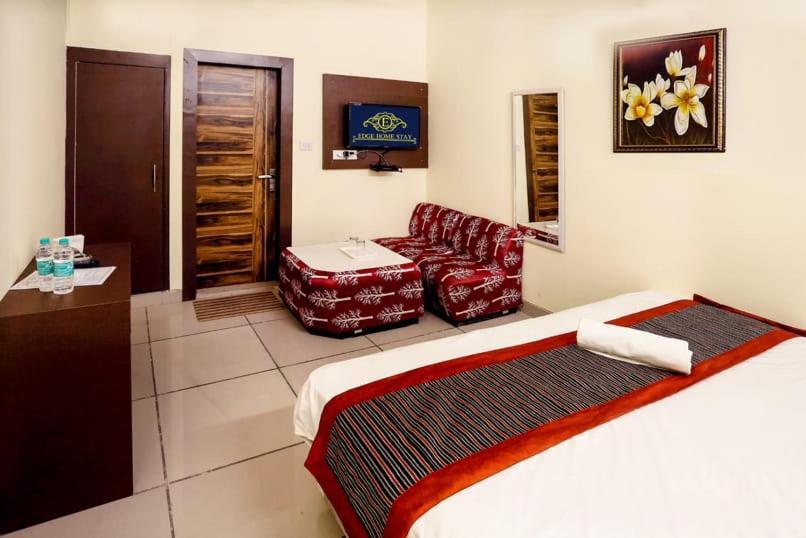 Airport Hotel Edge Home Stay New Delhi Buitenkant foto
