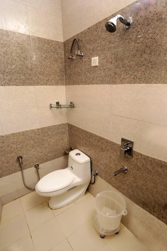 Airport Hotel Edge Home Stay New Delhi Buitenkant foto