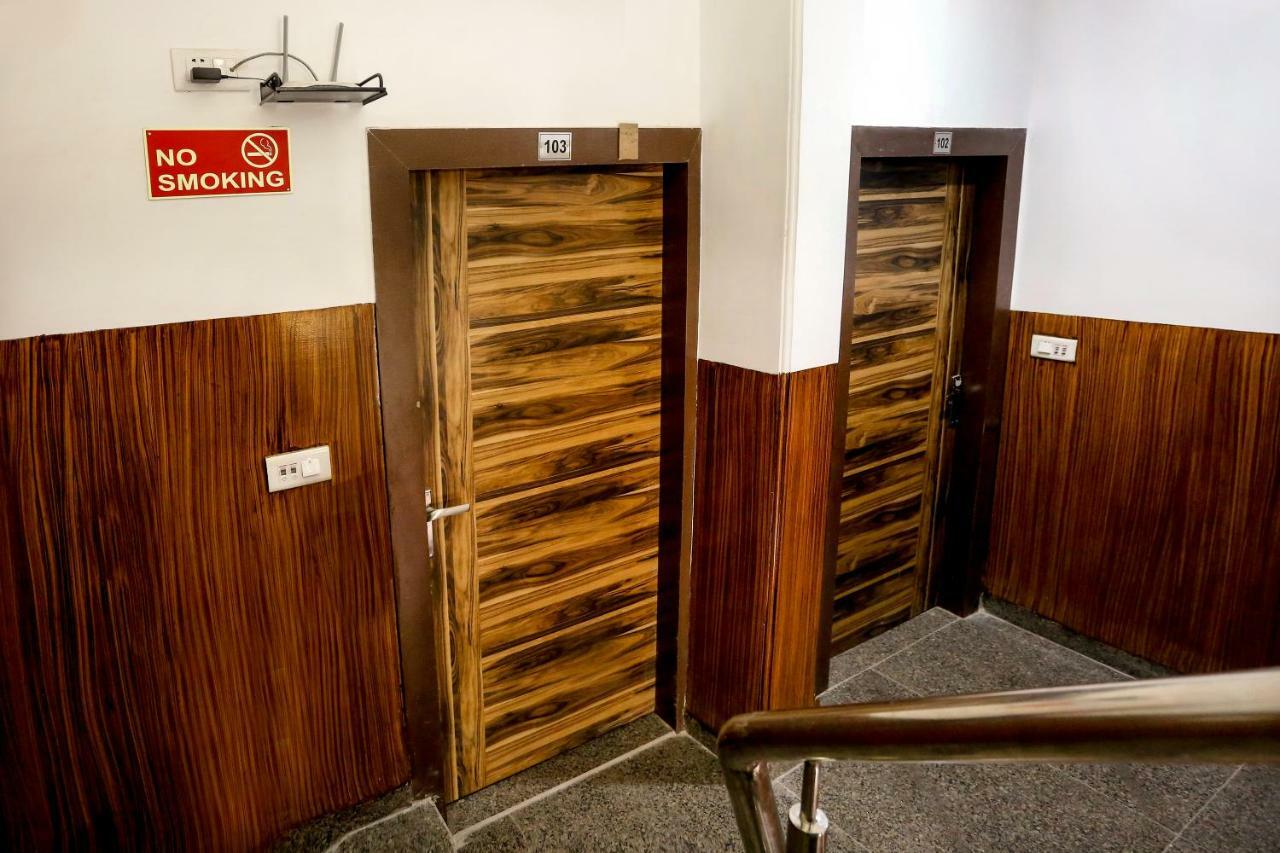 Airport Hotel Edge Home Stay New Delhi Buitenkant foto