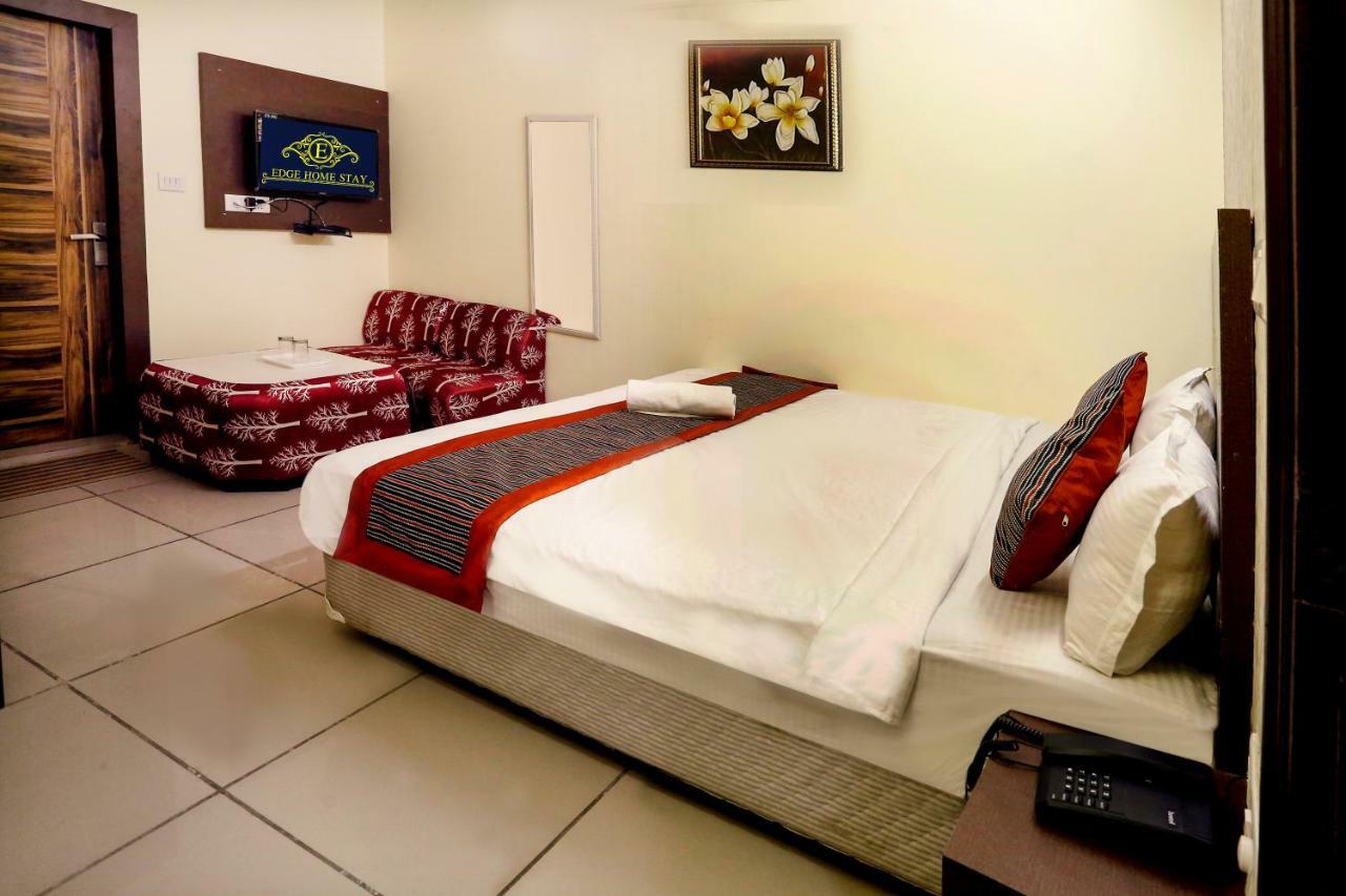 Airport Hotel Edge Home Stay New Delhi Buitenkant foto
