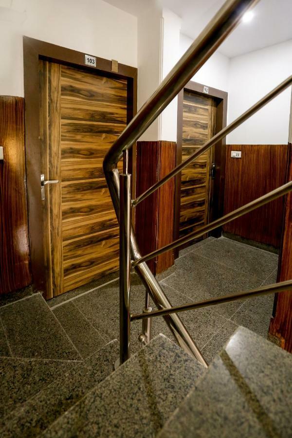 Airport Hotel Edge Home Stay New Delhi Buitenkant foto