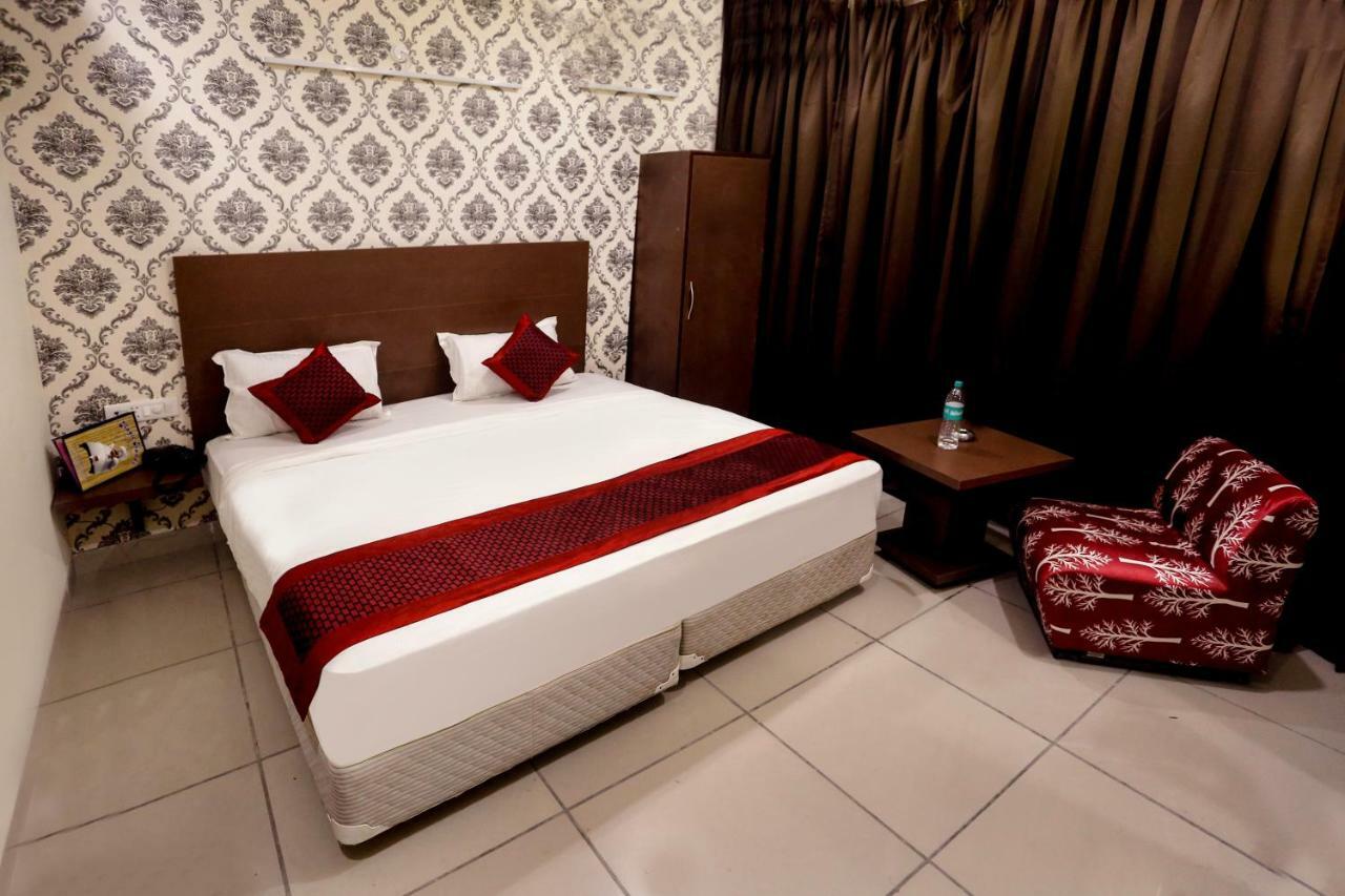 Airport Hotel Edge Home Stay New Delhi Buitenkant foto
