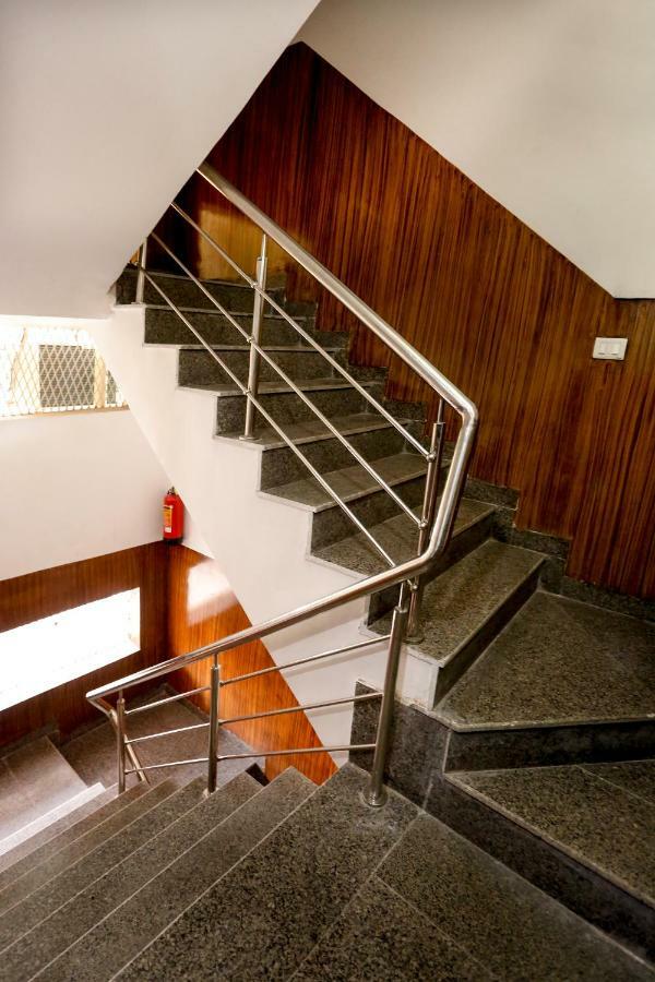 Airport Hotel Edge Home Stay New Delhi Buitenkant foto
