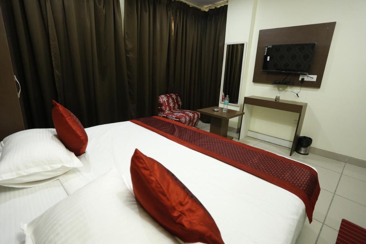 Airport Hotel Edge Home Stay New Delhi Buitenkant foto