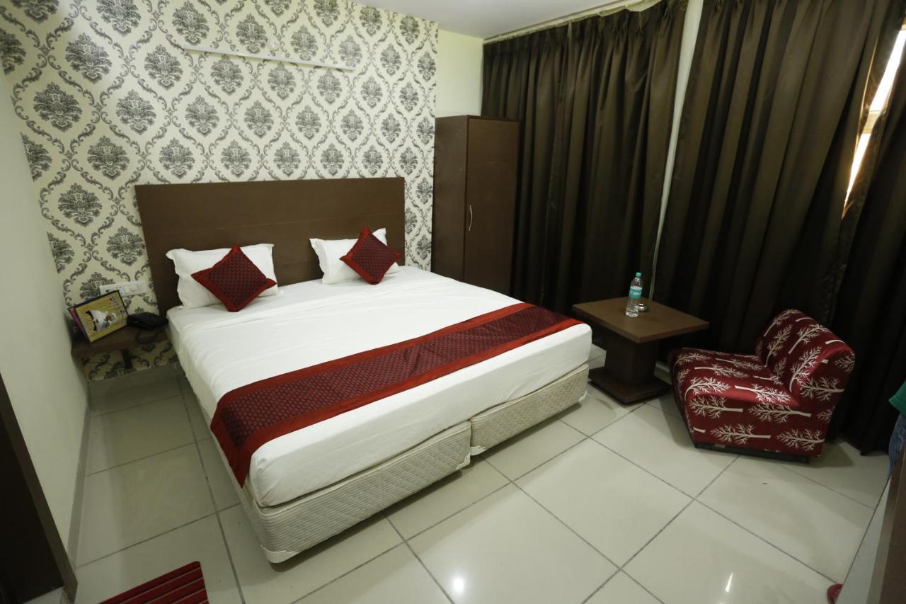 Airport Hotel Edge Home Stay New Delhi Buitenkant foto
