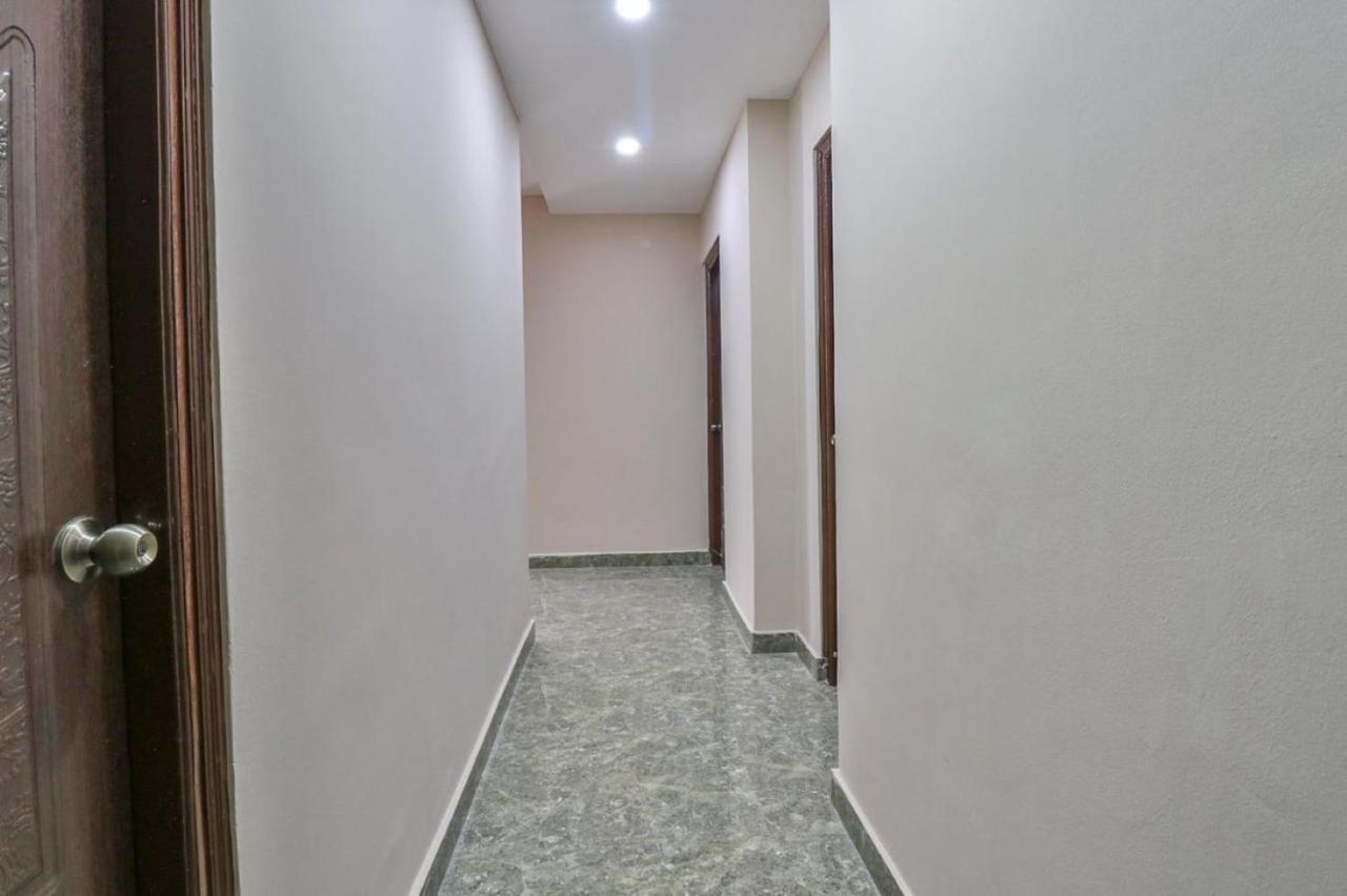 Airport Hotel Edge Home Stay New Delhi Buitenkant foto