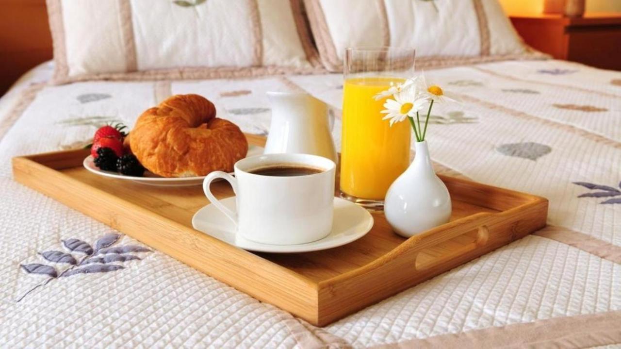 Airport Hotel Edge Home Stay New Delhi Buitenkant foto